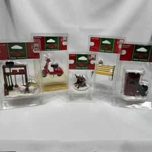 SET 5 Lemax Coventry Cove Weihnachtsdorf Zubehör Chipmunks Plumpsklo Moped - Bild 1 von 9