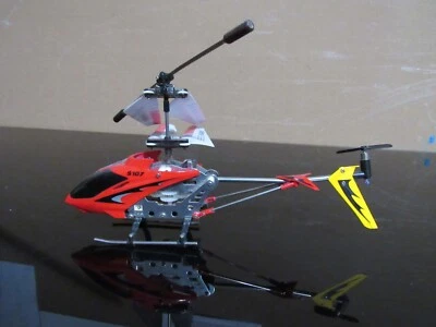 Syma S107 RC Helicopter - Red - Used For Parts - Image 1 of 4
