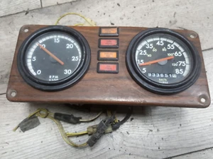 FREIGHTLINER FLD120  INSTRUMENT CLUSTER A22-38915-000 (933,651 MILES) - Picture 1 of 6