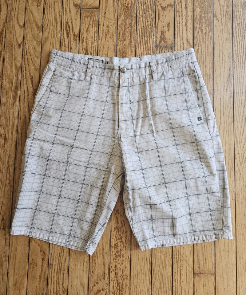 Pantalones Cortos Chinos Informales VOLCOM Clásicos Blancos Frontales Raros Talla 32 Foto 1 de 1