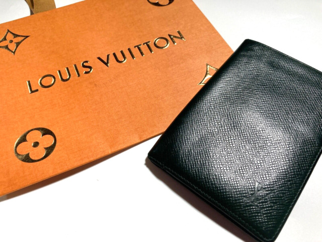 Louis Vuitton - Authenticated Coin Card Holder Small Bag - Leather Green Plain for Men, Good Condition