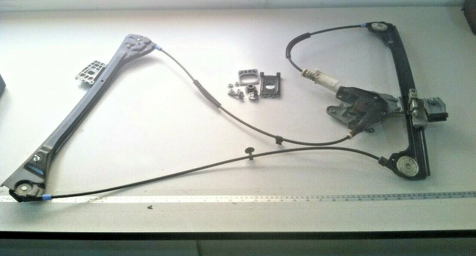 00-06 BMW 323Ci 325Ci 330Ci E46 ~ REGULADOR VENTANA DELANTERA IZQUIERDA ~ 51338229105					 Foto 1 de 4