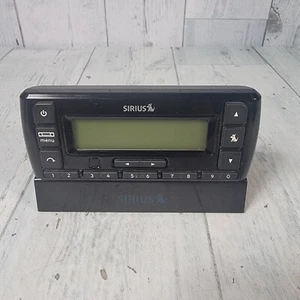Sirius XM Radio Stratus 7 Model SV72C Radio and Universal HOME Kit READ - Afbeelding 1 van 3