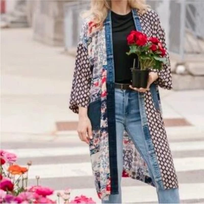 Cárdigan Shannon Passero Janis Retazos Reciclado Jean Ribete Bolsillos Midi OS $135 Foto 1 de 4