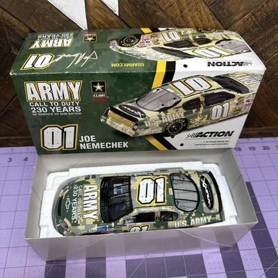 #01 Joe Nemechek Ejército de Estados Unidos Call to Duty: 230 años de servicio a nuestra nación 2005 Foto 1 de 4