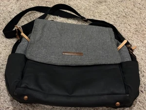 Bolsa de pañales Petunia Pickle Bottom Backpak - gris con negro - Imagen 1 de 6