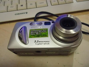 Sony Cybershot DSC-P8 3.2MP Tested OK No Battery Spain - Picture 1 of 20