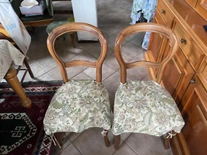 Set di quattro sedie in legno - Foto 1 di 4