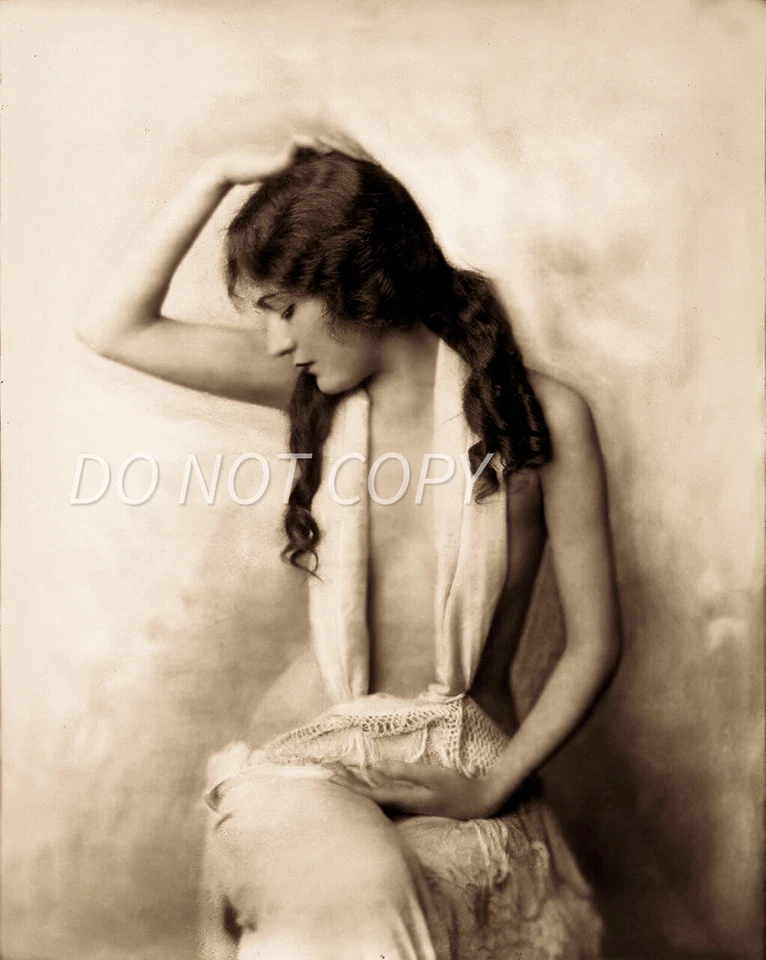 Flapper Girl - Ziegfeld Follies 8X10 PUBLICITY PHOTO Vintage 1920s glamour - Image 1 of 1