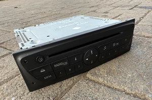 Renault Clio III 3 Bj05-12 Radio Autoradio CD 281150038R 281150038RT (ohne Code) - Bild 1 von 5