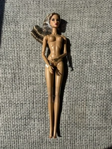 Natalia Fatale Bombshell Beach 12,5" Nude Doll Actual Doll Fashion Royalty - Bild 1 von 3