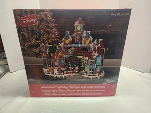 Neu 2024 Disney Animiertes Feriendorf mit Lichtern und Musik - Weihnachten Set - Bild 1 von 24