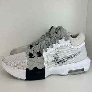 Nike Lebron Witness 8 Mens Size US 10 Mid White Light Smoke Grey Shoes Sneakers - Foto 1 di 9