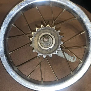Rueda trasera bicicleta 8 pulgadas con buje de freno montaña rusa.  16 dientes sin marca usado - Imagen 1 de 7