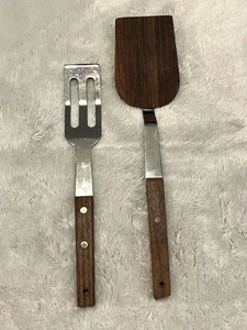 2 espátulas vintage MCM Vernco de acero inoxidable con asas de madera par raro - Imagen 1 de 7