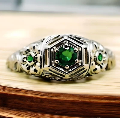 ВИНТАЖНОЕ СТИЛЬНОЕ КОЛЬЦО ИЗ ЧИСТОГО СЕРЕБРА 925 ПРОБЫ С ИМИТАЦИЕЙ ИЗУМРУДА РОДИЯ 1783 - Изображение 1 из 4