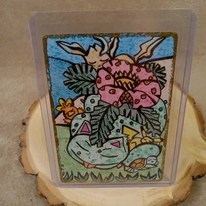 Pokémon: "Venusaur + Friends" Carta Arte Disegnata a Mano Originale ACEO Fan Art Unica - Foto 1 di 5