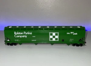 Walthers HO custom paint 4 Bay Covered Hopper —Ralston Purina Co. Advertising - Picture 1 of 6
