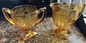 Vintage Braunglas Offen Zuckerdose & Milchkännchen Set Gänseblümchen Design von Indiana Glas - Bild 1 von 3