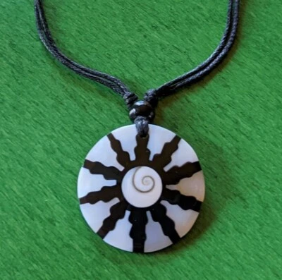 Echte Handarbeit Shiva Auge Sonne Perlmutt Horn Muschel Bone Anhänger Kette neu - Bild 1 von 2