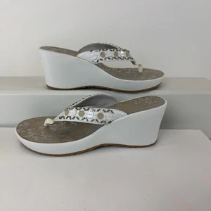 Clarks White Yacht Tide Flip Flop Comfort Sandals US Women Sz 7 Bling New *Read* - Picture 1 of 9