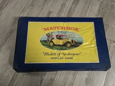 Matchbox "Models of Yesteryear" DISPLAY CASE for 16 cars 1969 Preowned  - Image 1 of 3