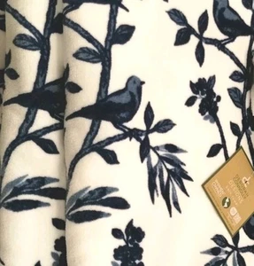 Deborah Connolly CHINOISERIE VELOUR BATH TOWELS BLUE BIRD set 2 White NEW - Picture 1 of 10