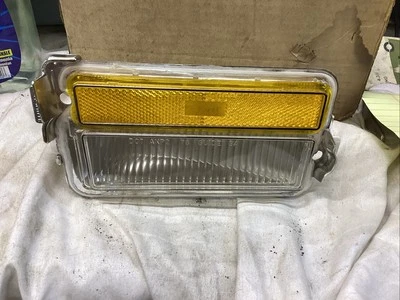  Nuevo de Lote Antiguo 1978 1979 Olds Cutlass. LÁMPARA DE ESTACIONAMIENTO ámbar transparente montaje delantero derecho 5969628 Foto 1 de 4