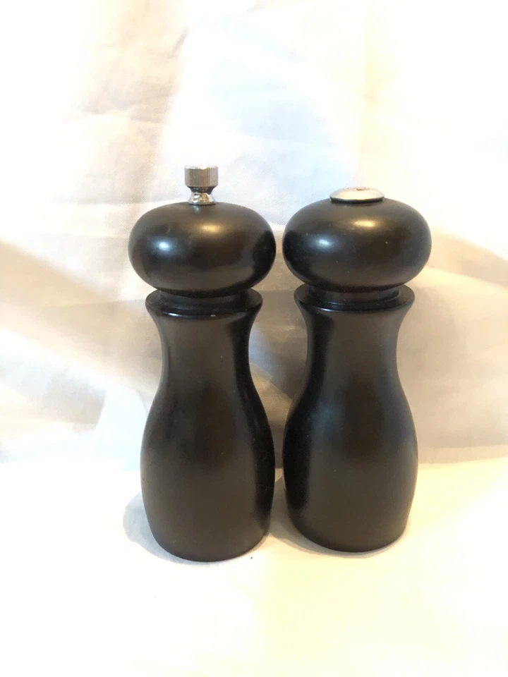 Olde Thompson Juego de molino de pimienta y salero de madera oscura de 6" Foto 1 de 4