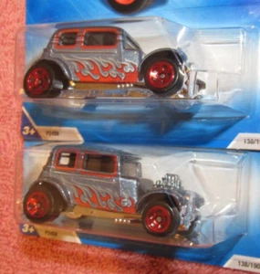 Lote de 2 - Hot Wheels 2009 - Ford Vicky 1932 azul con llamas rojas - Imagen 1 de 2