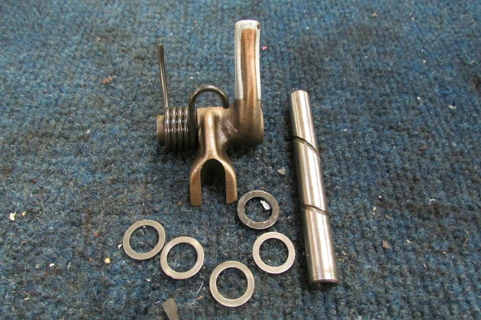 OEM DUCATI/CAGIVA INDIANA 650 350 87 CILINDRO DELANTERO VÁLVULA DE ESCAPE ELEVADOR Y EJE Foto 1 de 1