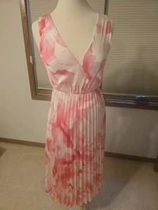 Maxi Vestido PLISADO FLORAL EXPRESS Talla S Nuevo con Etiquetas - Imagen 1 de 8