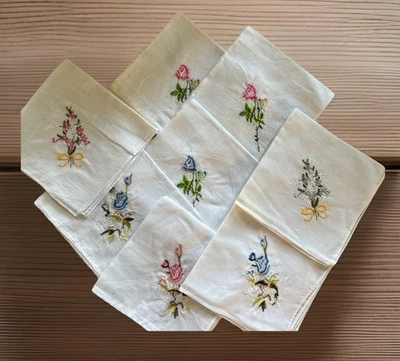 "Lote de 8 pañuelos bordados de colección florales surtidos 10,5"" X 10,5""" Foto 1 de 4
