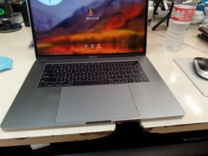 Apple MacBook Pro 15" A1707 (2017) i7 2.8GHz, 16GB RAM, 256GB SSD, macOS 10.13.6 - Picture 1 of 12