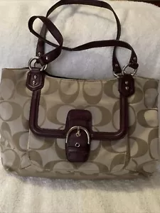 Borsa Coach Khaki Borgogna Campbell Signature Belle Carryall Tote Bag Borsetta F25294 - Foto 1 di 15