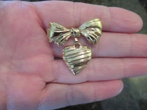 Avon Goldtone I Love You Mother Heart Pin FREE SHIPPING - Picture 1 of 3