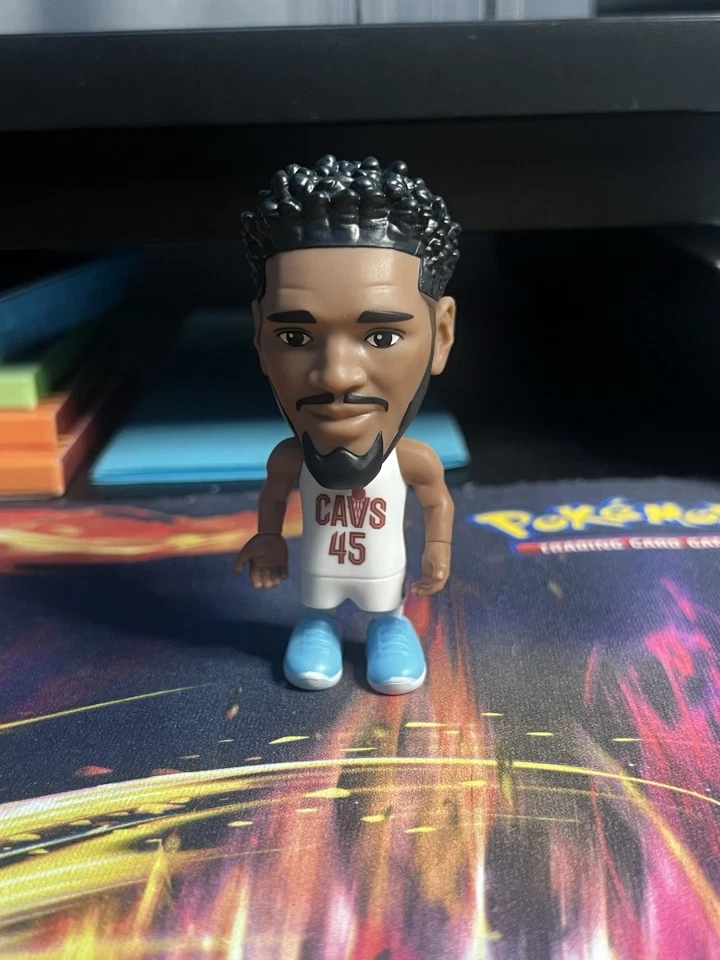 DONOVAN MITCHELL - Cleveland Cavaliers - Blanco - FIGURA ZURU NBA BALLERS Foto 1 de 3