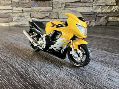 Maisto 1/18 Scale Honda CBR600F Sportbike Diecast Motorcycle Toy CBR600F4 - Image 1 of 4