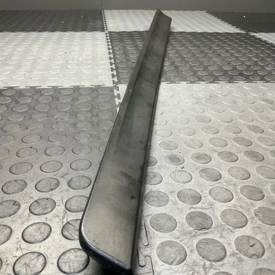 Nissan Rogue 2014-2018 puerta delantera derecha moldura inferior cubierta OEM Foto 1 de 4