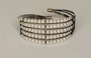 Silvertone Wire And White Faux Pearl Cuff Bracelet Costume Jewelry - Picture 1 of 4
