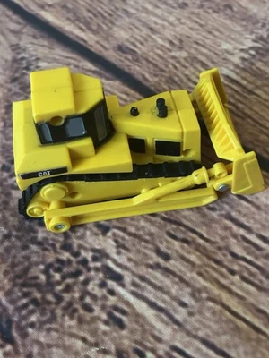 CAT BULLDOZER  1/48  O SCALE YELLOW PLASTIC - Image 1 of 4