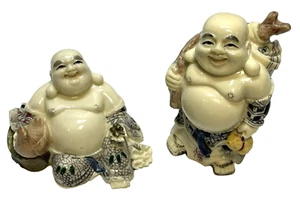 2 Buddha cinesi vintage in resina con portamonete con gallina e monete timbrate - Foto 1 di 15