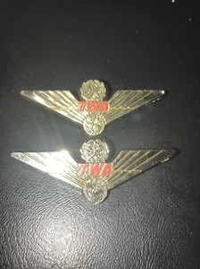 Trans World Airlines Jr pilota ali di volo in plastica spille vintage TWA set di 2 - Foto 1 di 4