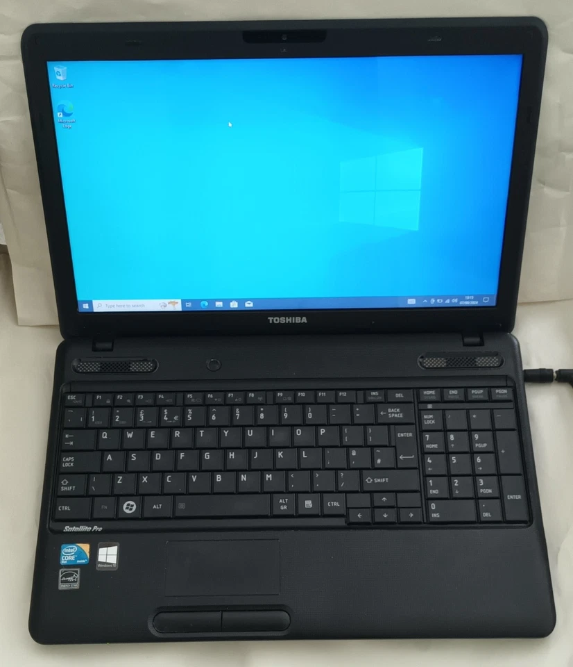 TOSHIBA SATELLITE PRO C660-16W PSC0ME Laptop 15.6" 4GB 120GB SSD Windows 10 22H2 - Image 1 of 4