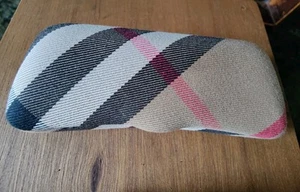 Estuche rígido para gafas de sol BURBERRY Nova a cuadros con cubierta - Imagen 1 de 6