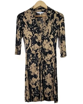 Vestido Trina Turk 100% Seda Talla 2 Negro Tostado Estampado Abstracto Frente Acanalado Midi EE. UU. Foto 1 de 4