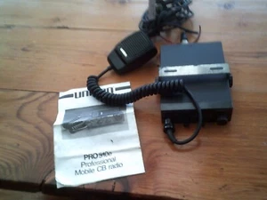 VINTAGE UNIDEN PRO E CB RADIO WITH BOOK - Zdjęcie 1 z 7