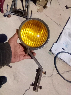 Luz antiniebla Kilburn Sauer Dodge de Soto Plymouth Chrysler Ford Mercury Lincoln Foto 1 de 4