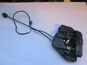 Cerradura puerta trasera derecha Mercedes-Benz W203 Clase C A2037300235 - Imagen 1 de 4