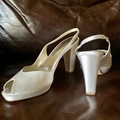 Vera Wang Made in Italy White Satin Wedding Shoes $430 Size 37 - Image 1 of 4